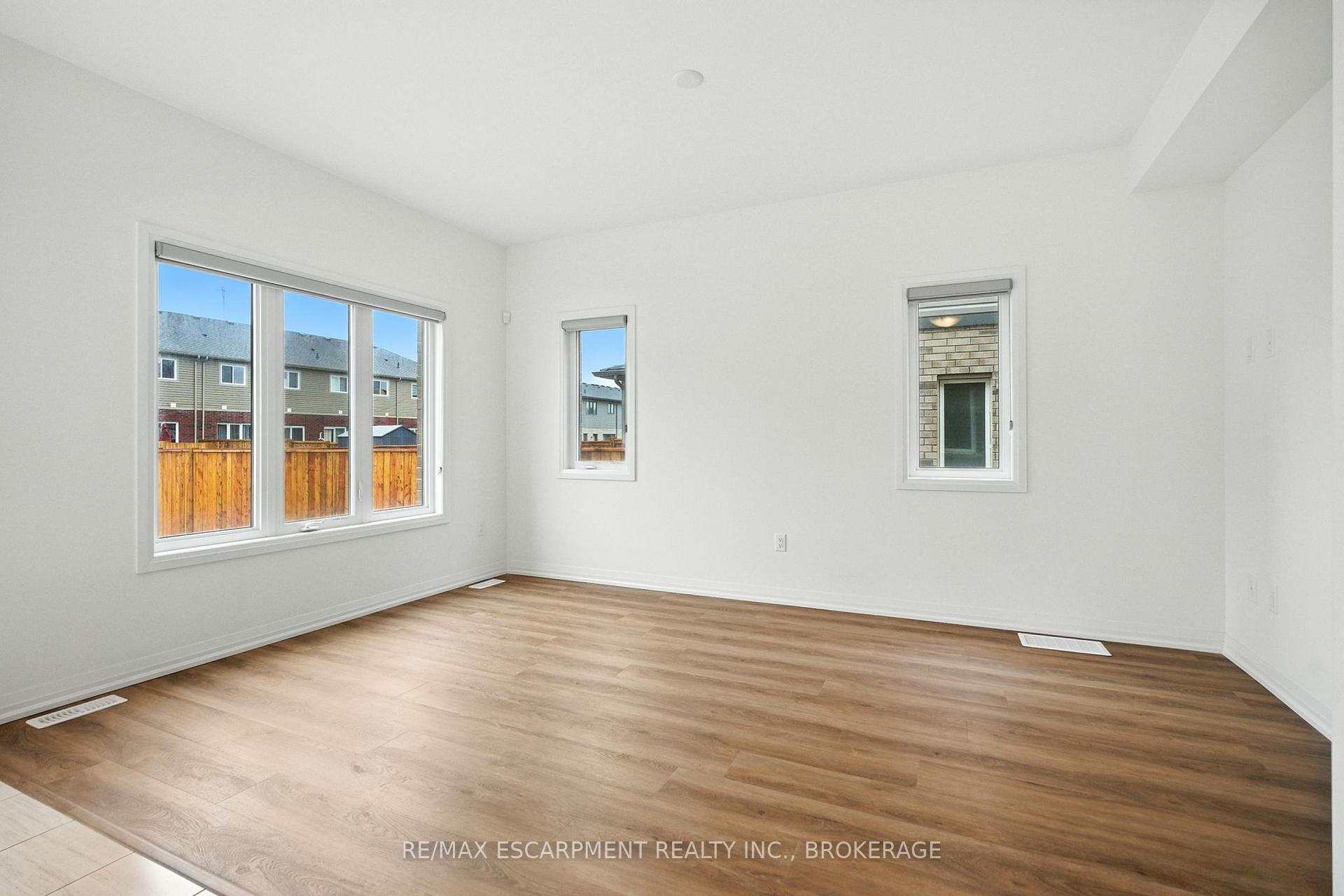 Photo 10 of 25 Saffron Way, Pelham, Fonthill — HOMEH