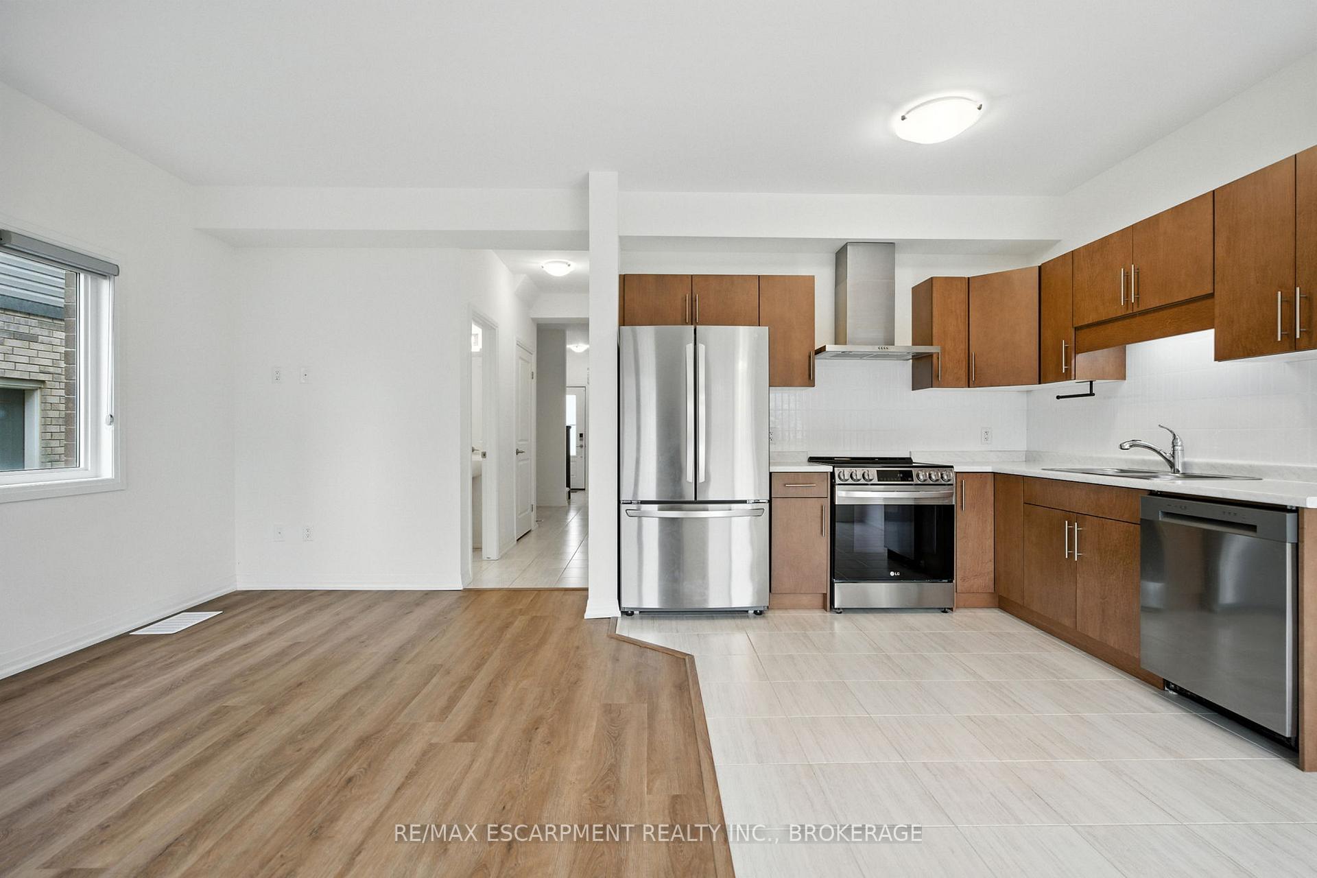 Photo 12 of 25 Saffron Way, Pelham, Fonthill — HOMEH