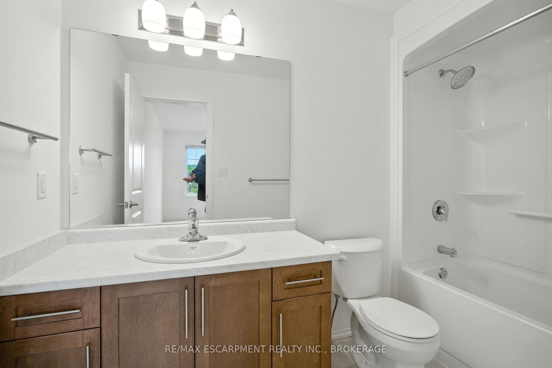 Photo 19 of 25 Saffron Way, Pelham, Fonthill — HOMEH