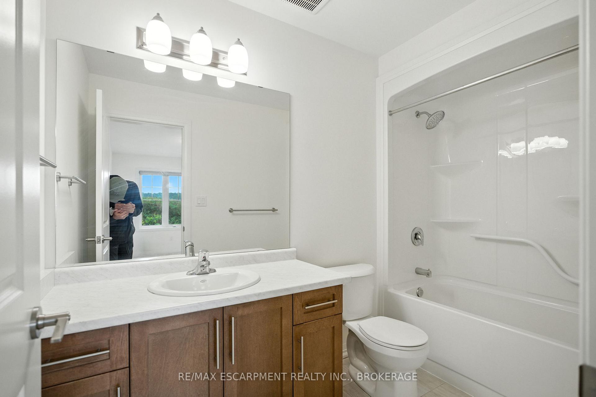 Photo 20 of 25 Saffron Way, Pelham, Fonthill — HOMEH