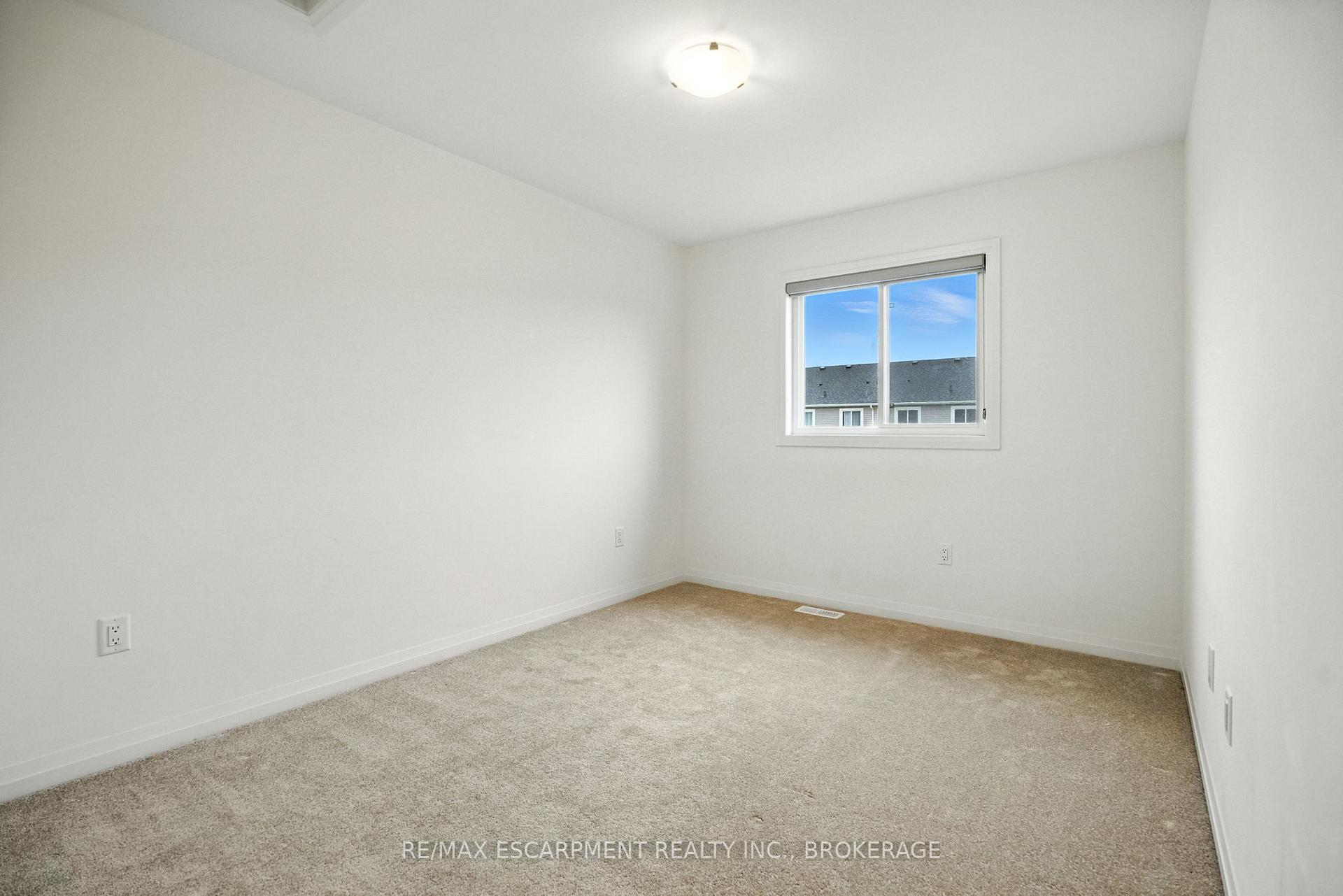 Photo 23 of 25 Saffron Way, Pelham, Fonthill — HOMEH