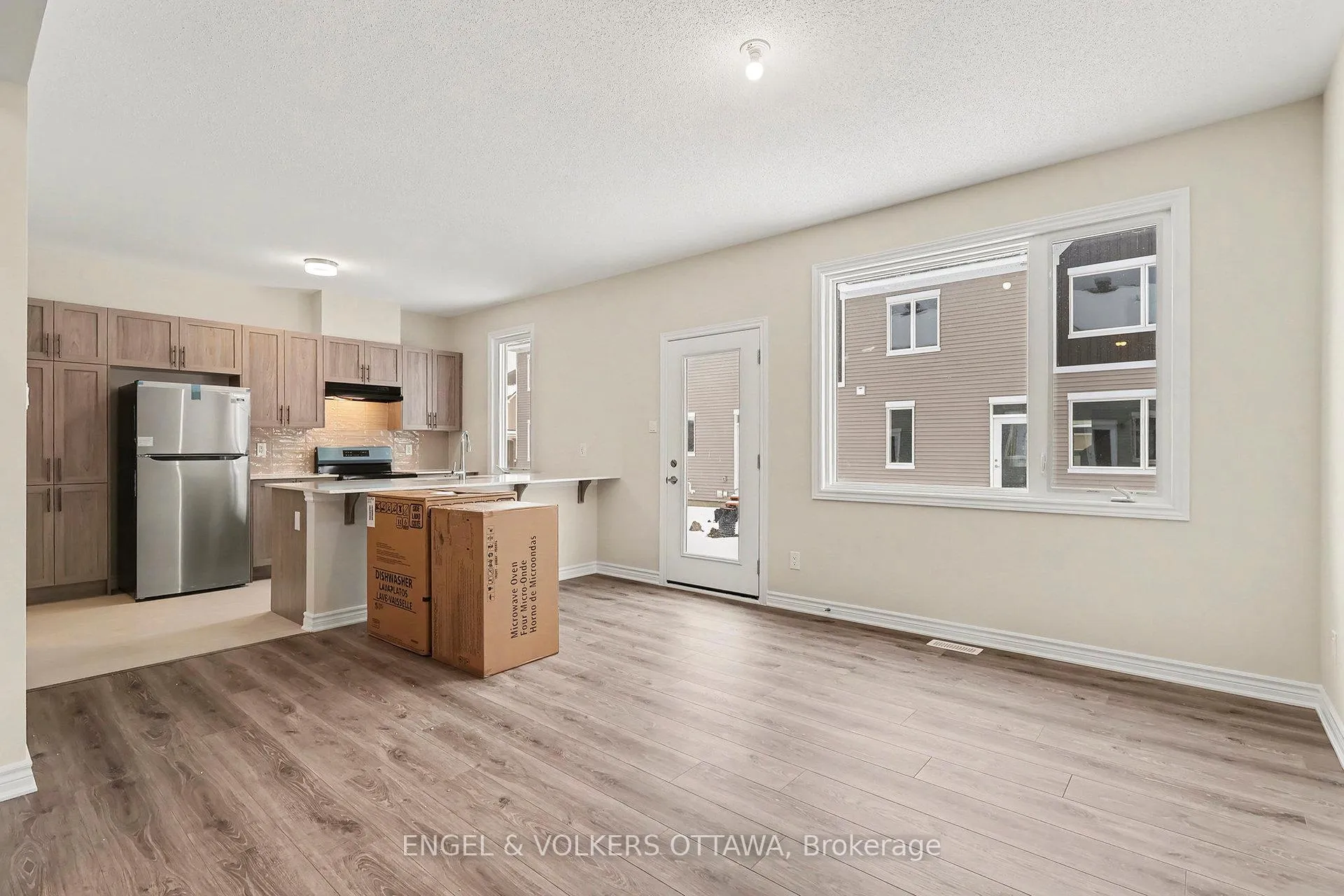 Photo 3 of 414 Broadcast Avenue, Ottawa, Avalon West — HOMEH
