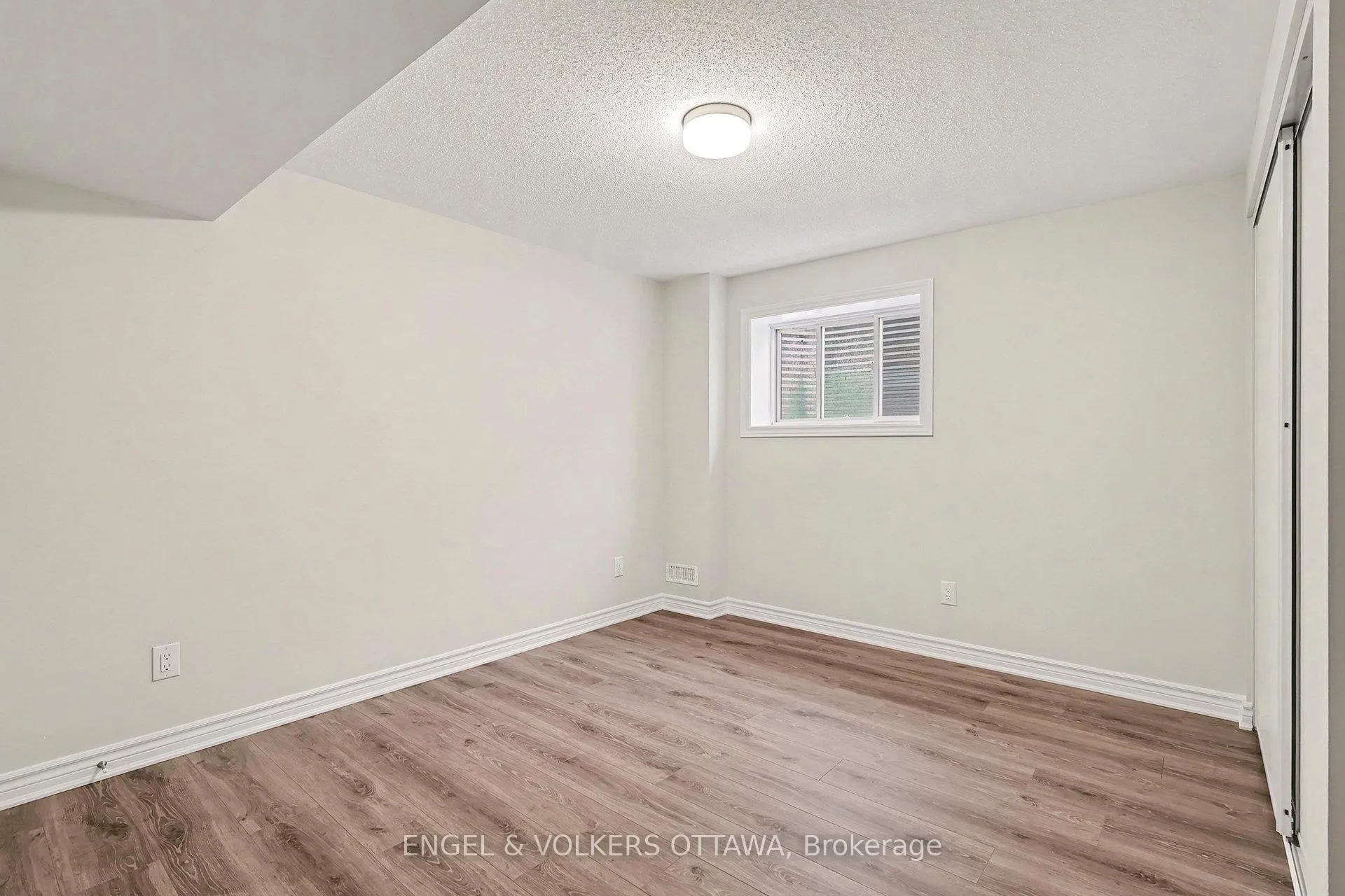 Photo 10 of 414 Broadcast Avenue, Ottawa, Avalon West — HOMEH