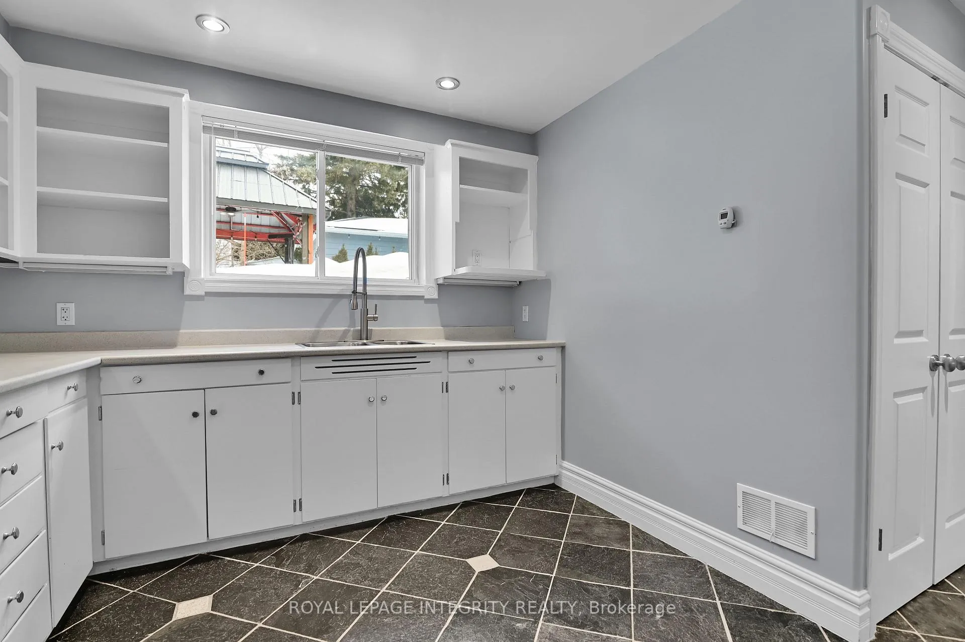 Photo 16 of Unit B, 193 Glynn Avenue, Ottawa, Overbrook/Castle Heights — HOMEH
