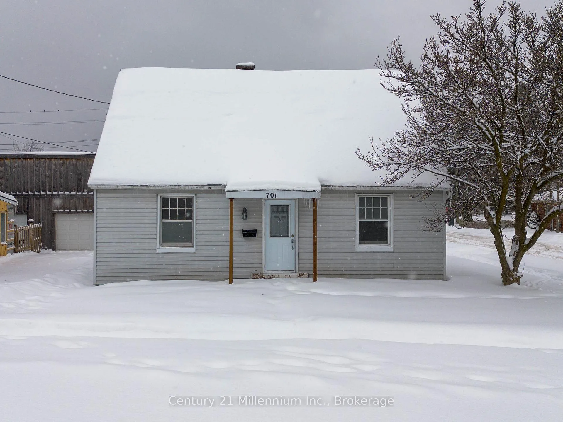 Front of 701 5th Street E
