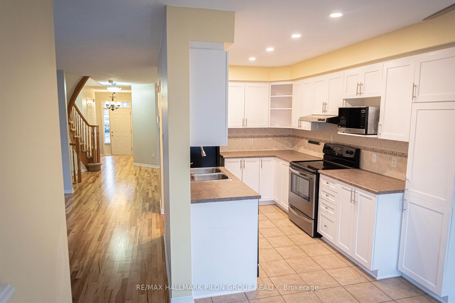 Photo 2 of 2077 Bergamot Circle, Ottawa, Springridge/East Village — HOMEH