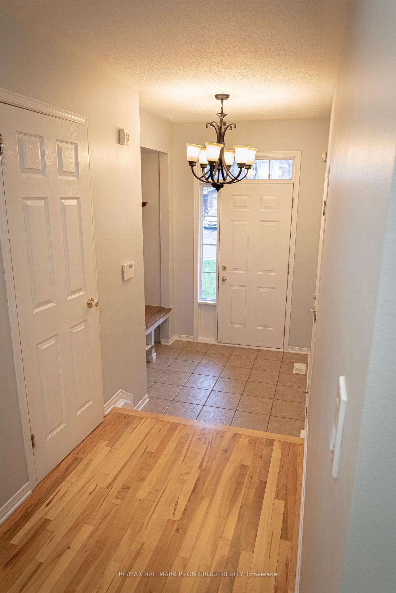 Photo 5 of 2077 Bergamot Circle, Ottawa, Springridge/East Village — HOMEH