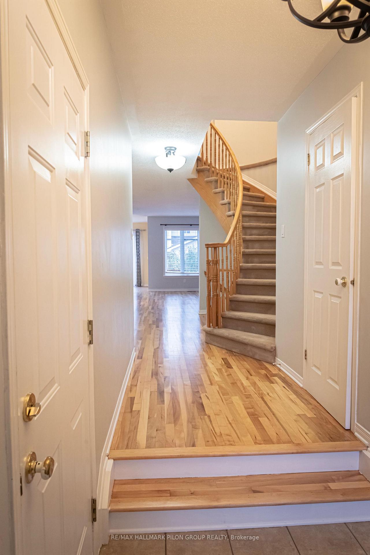 Photo 6 of 2077 Bergamot Circle, Ottawa, Springridge/East Village — HOMEH