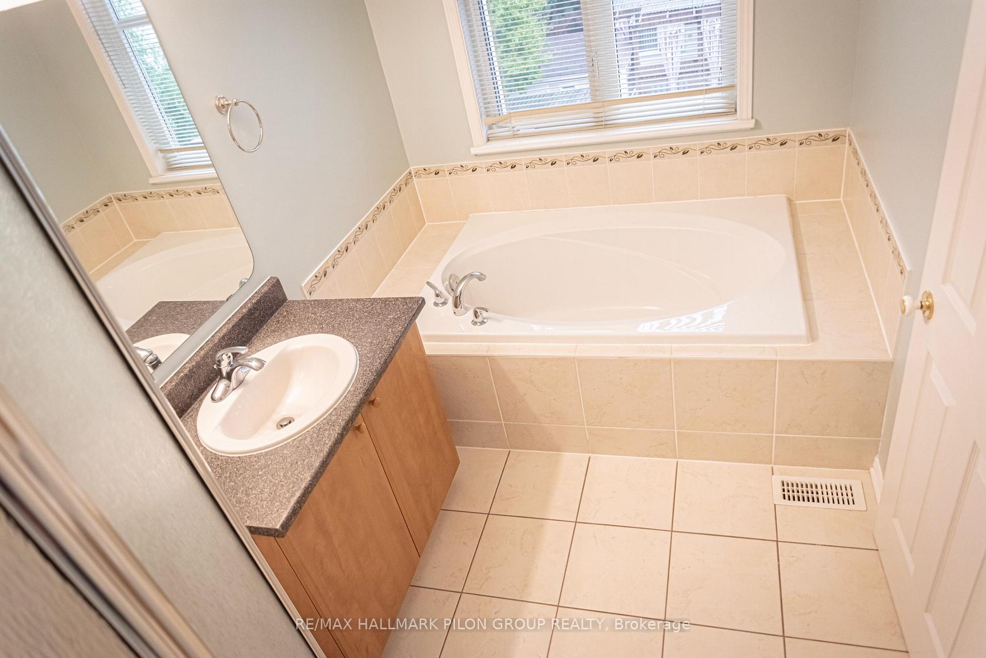 Photo 9 of 2077 Bergamot Circle, Ottawa, Springridge/East Village — HOMEH