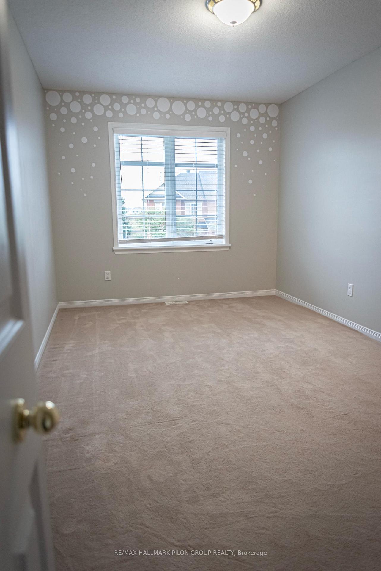 Photo 10 of 2077 Bergamot Circle, Ottawa, Springridge/East Village — HOMEH