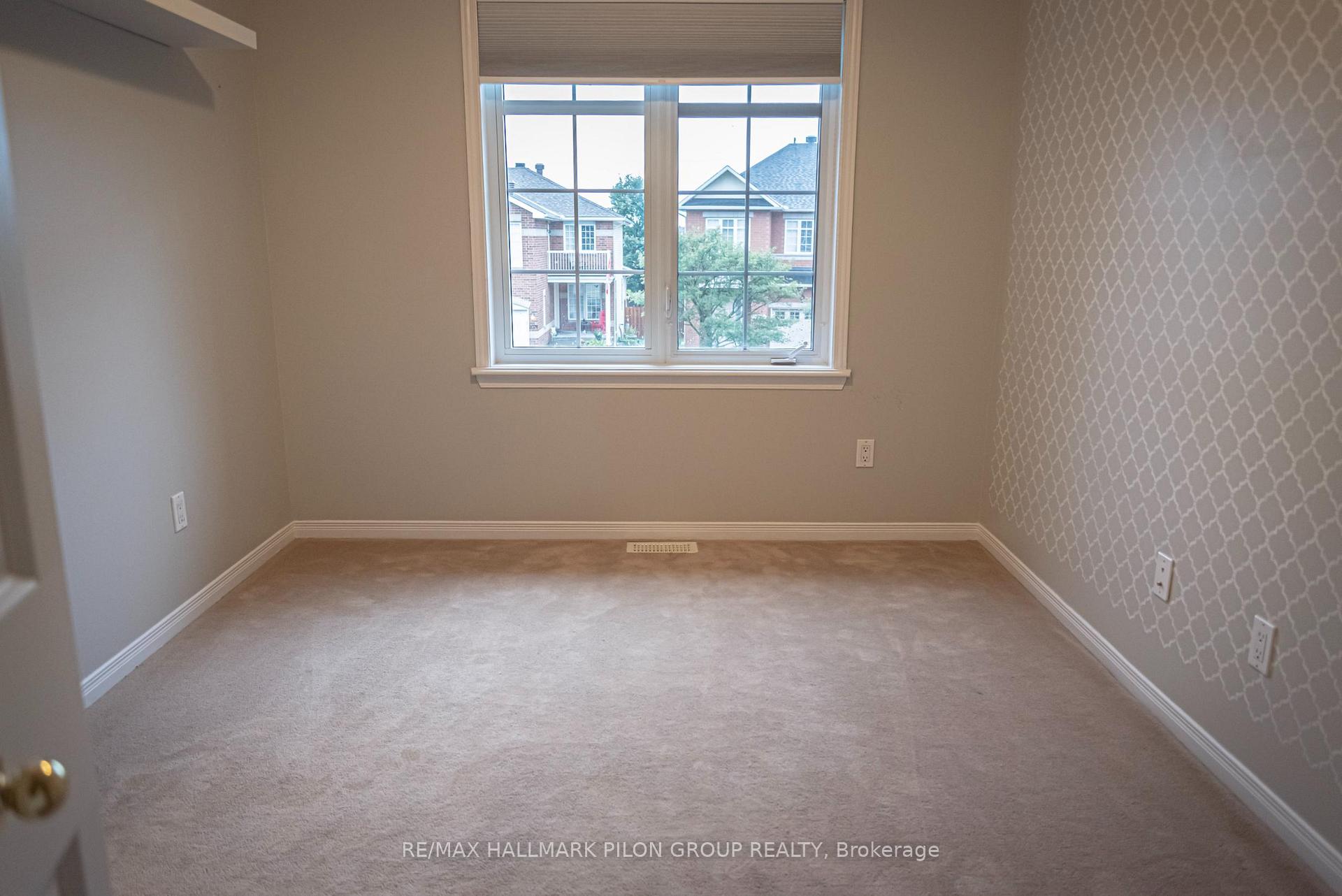 Photo 11 of 2077 Bergamot Circle, Ottawa, Springridge/East Village — HOMEH