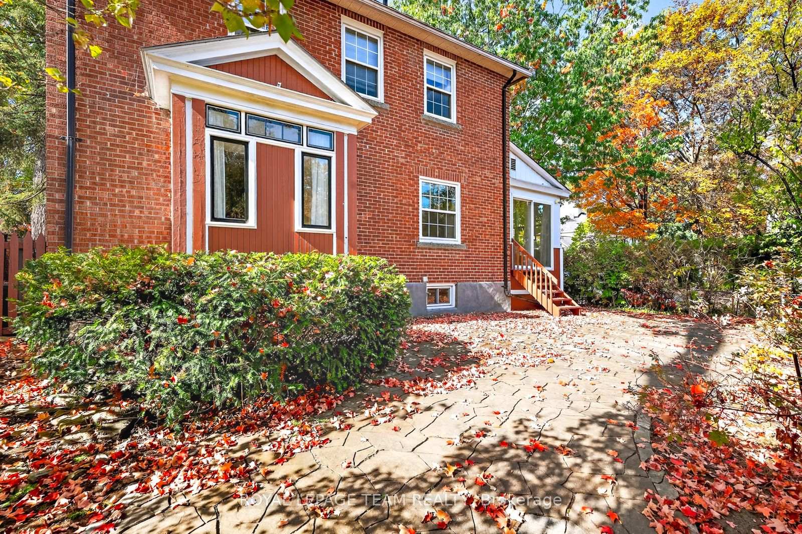 Photo 9 of 100 Maple Lane, Ottawa, Lindenlea — HOMEH