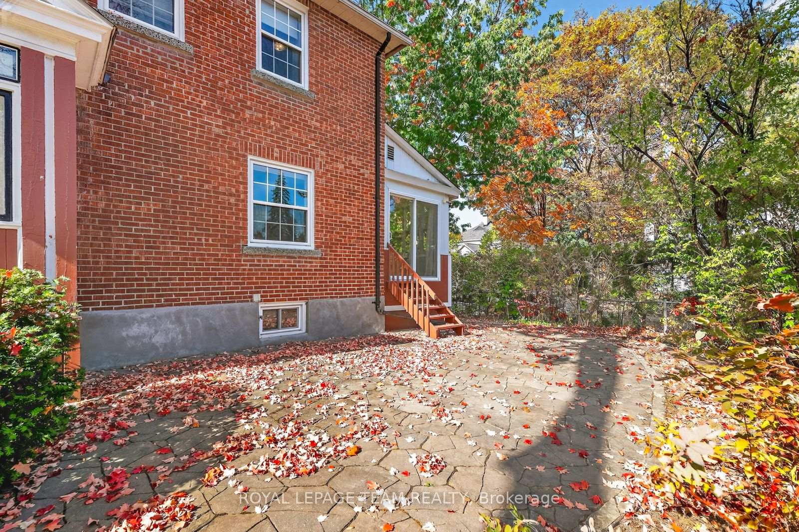 Photo 12 of 100 Maple Lane, Ottawa, Lindenlea — HOMEH
