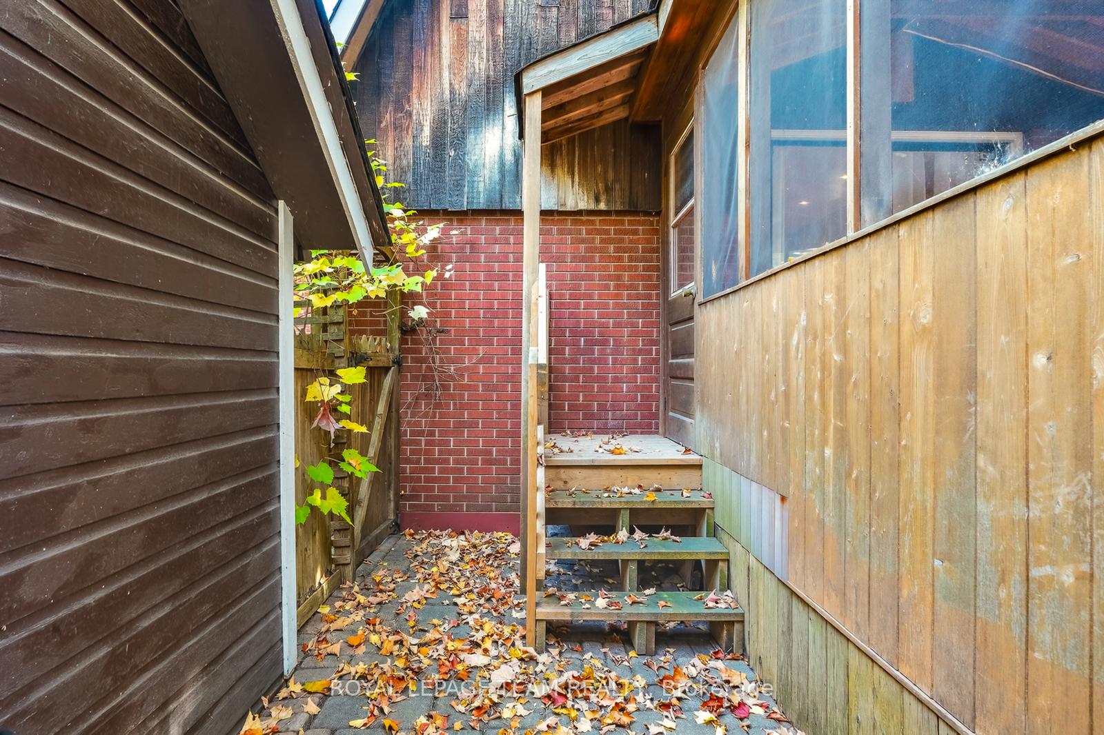 Photo 13 of 100 Maple Lane, Ottawa, Lindenlea — HOMEH