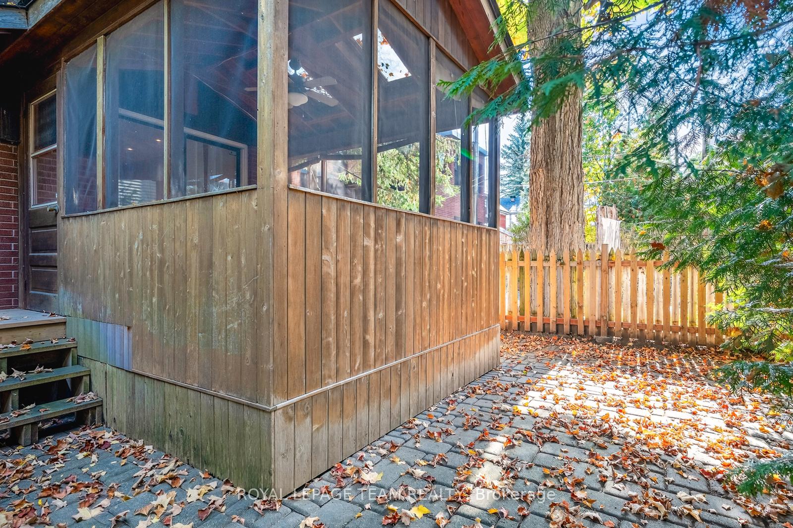 Photo 14 of 100 Maple Lane, Ottawa, Lindenlea — HOMEH