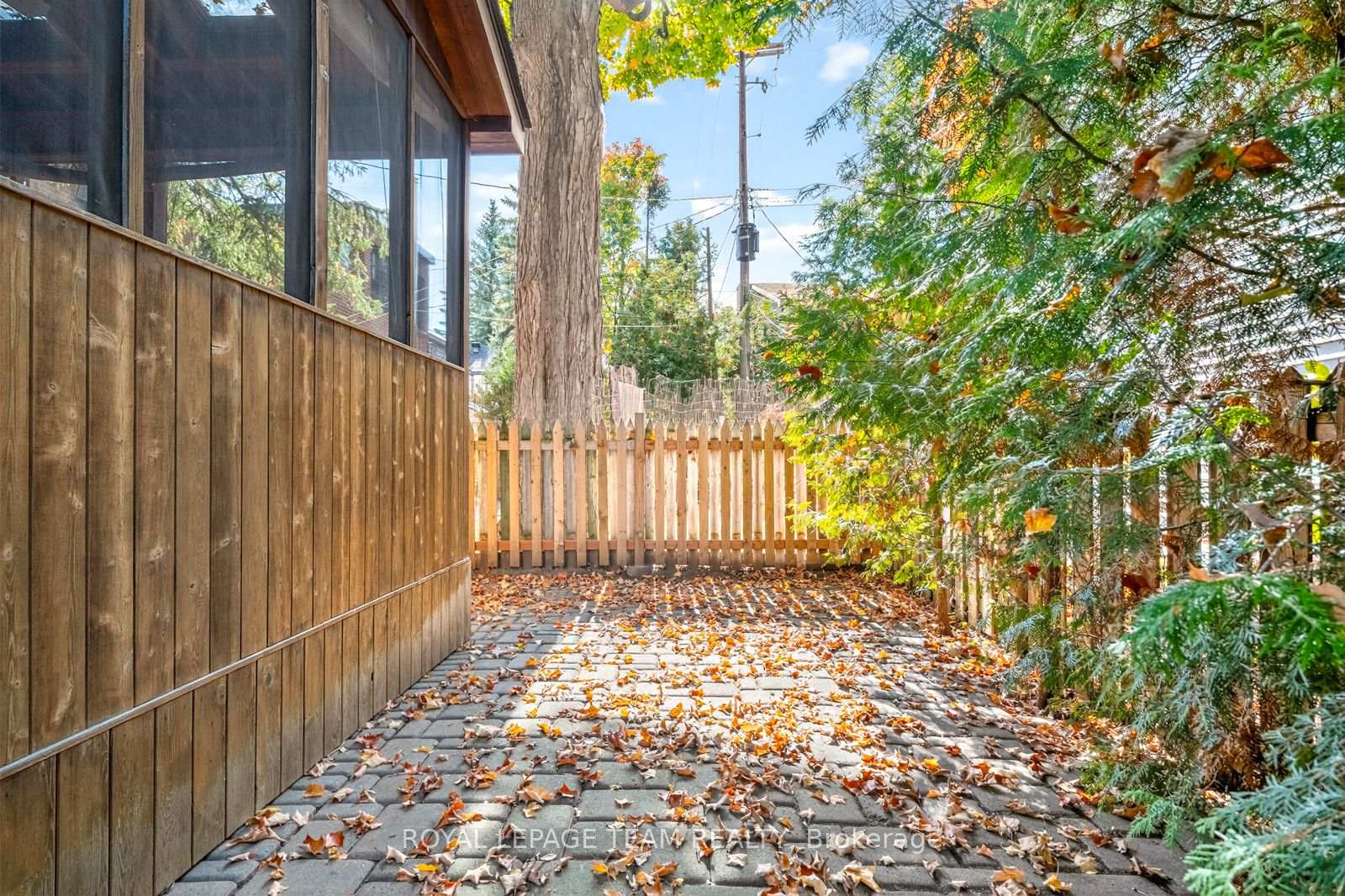 Photo 16 of 100 Maple Lane, Ottawa, Lindenlea — HOMEH