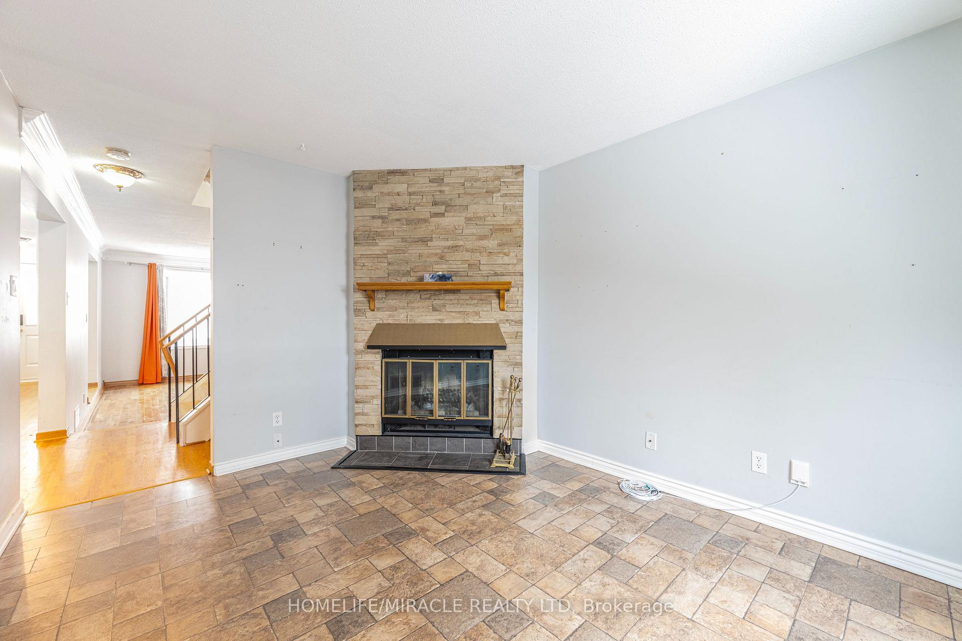 Photo 11 of 1799 Bromont Way, Ottawa, Chateauneuf — HOMEH