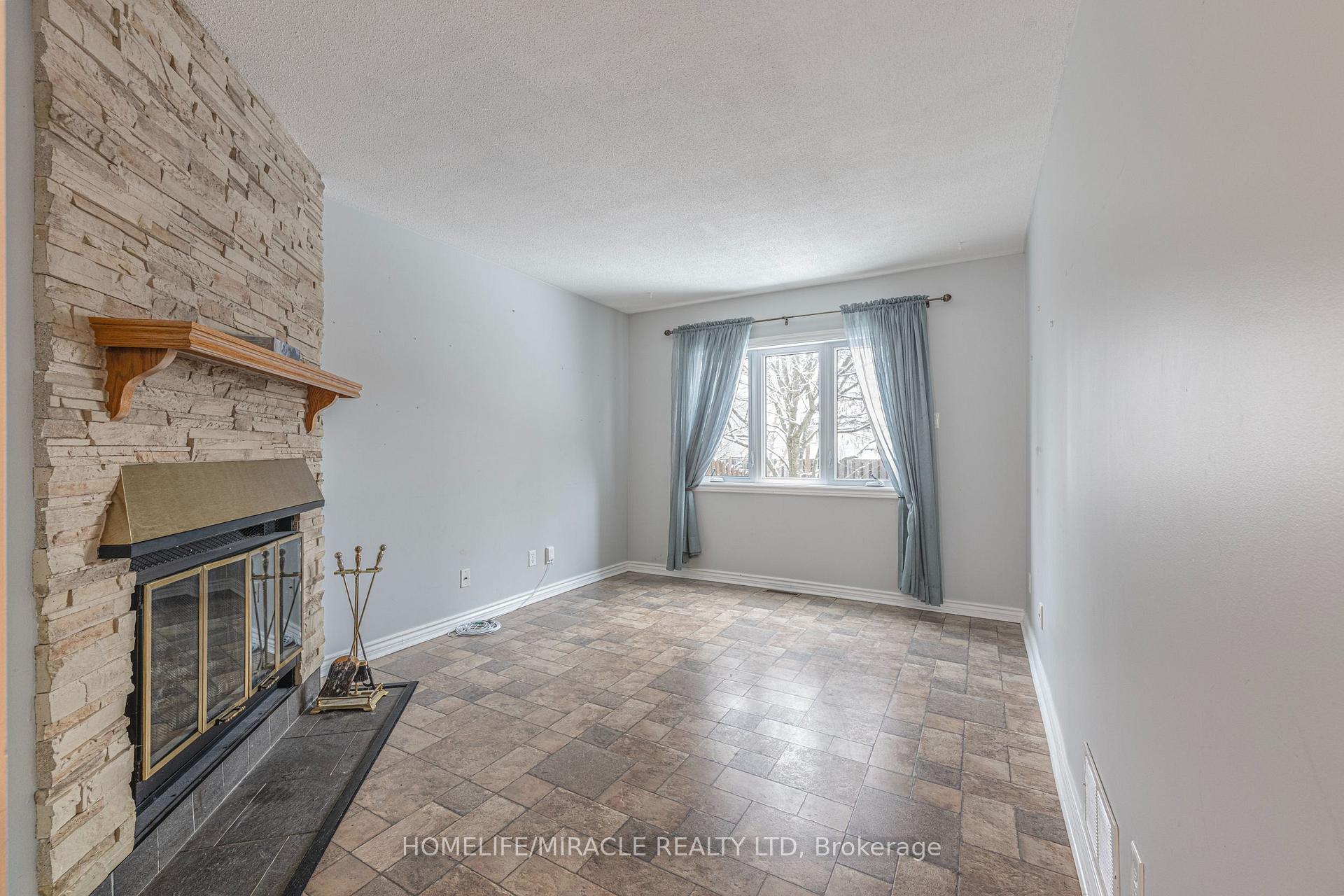 Photo 12 of 1799 Bromont Way, Ottawa, Chateauneuf — HOMEH