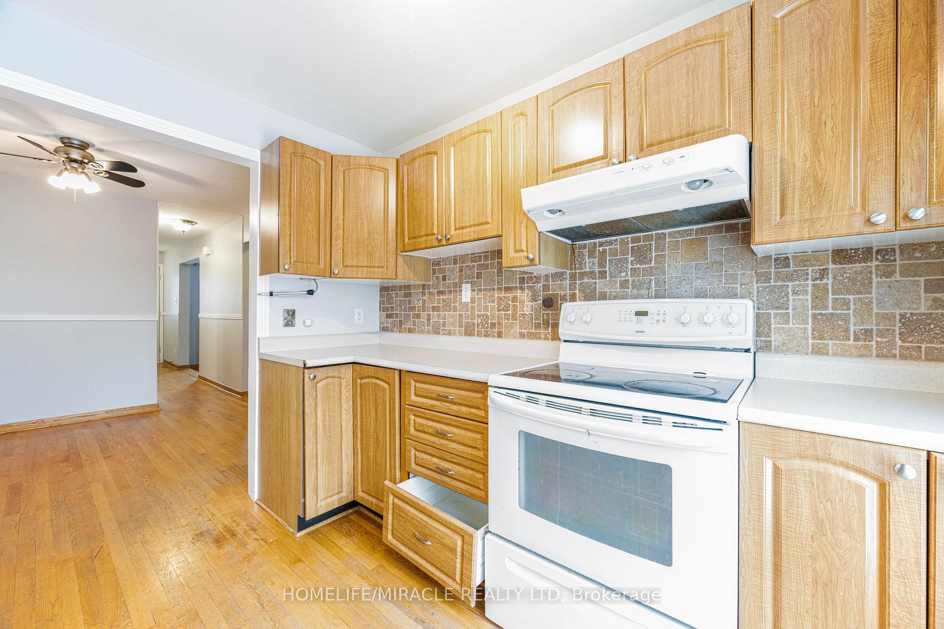 Photo 13 of 1799 Bromont Way, Ottawa, Chateauneuf — HOMEH