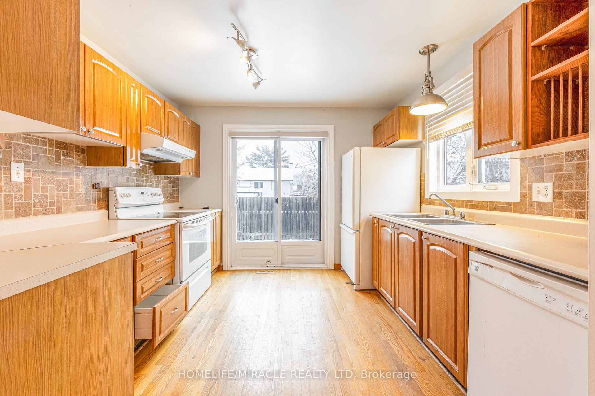 Photo 14 of 1799 Bromont Way, Ottawa, Chateauneuf — HOMEH