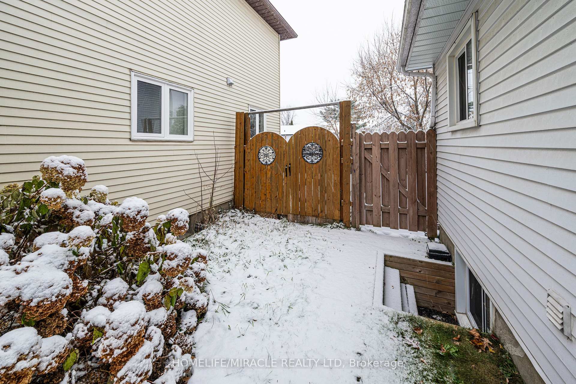 Photo 39 of 1799 Bromont Way, Ottawa, Chateauneuf — HOMEH