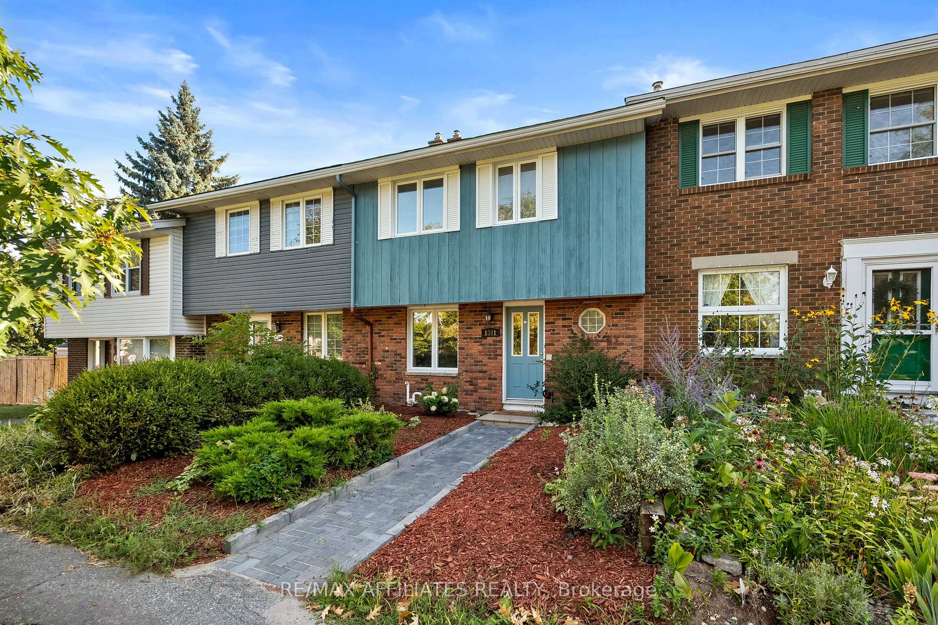 Photo 1 of 1301 Cornell Street, Ottawa, Redwood Park — HOMEH