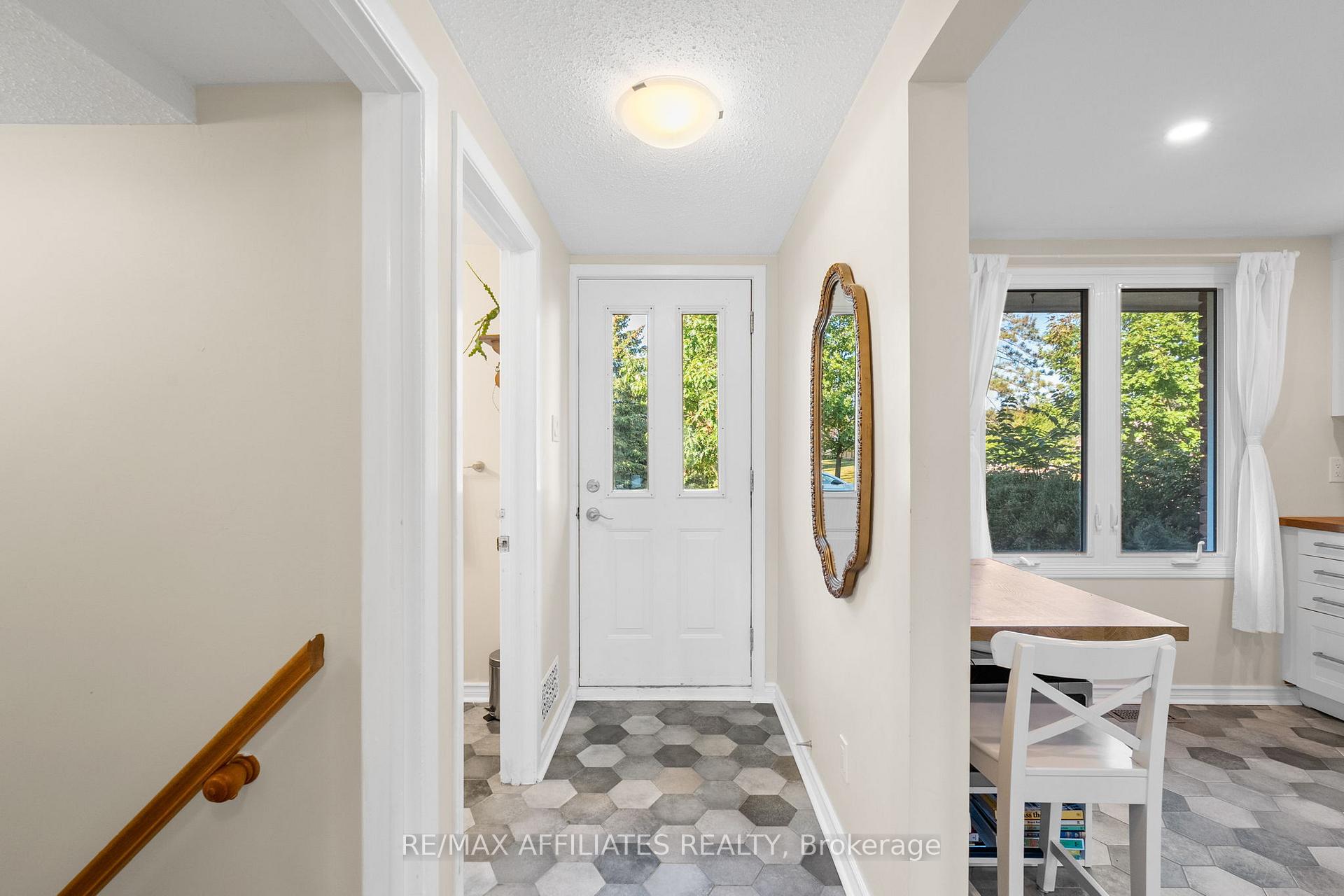 Photo 4 of 1301 Cornell Street, Ottawa, Redwood Park — HOMEH