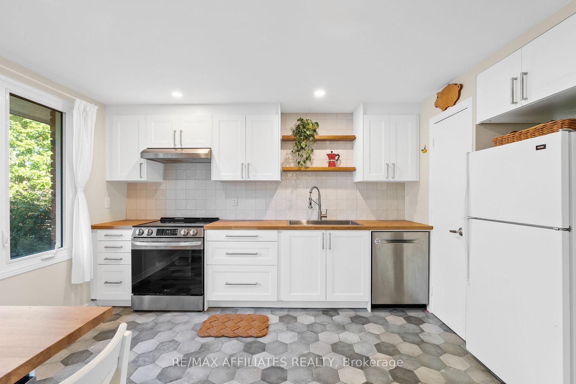 Photo 7 of 1301 Cornell Street, Ottawa, Redwood Park — HOMEH