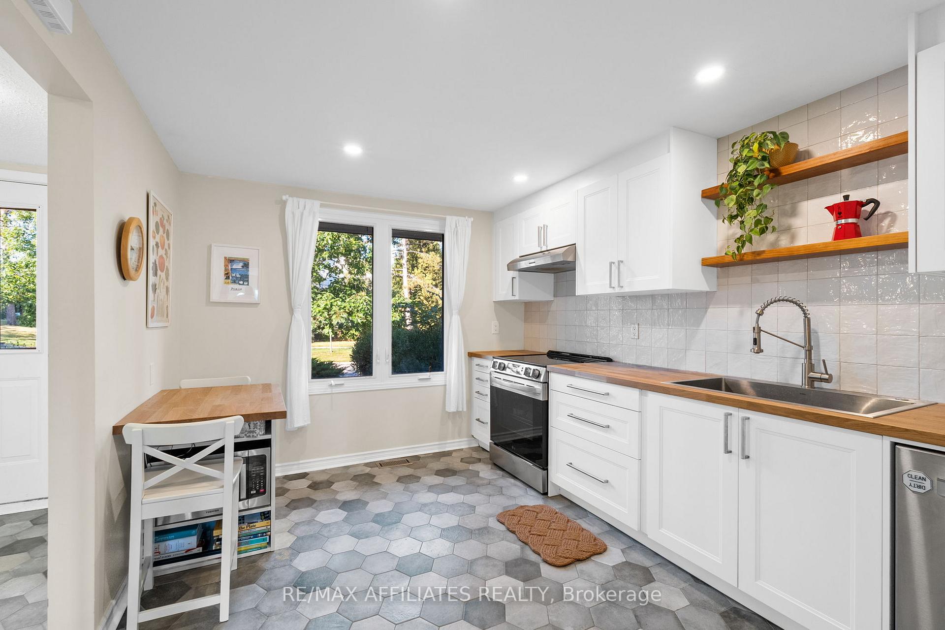 Photo 8 of 1301 Cornell Street, Ottawa, Redwood Park — HOMEH