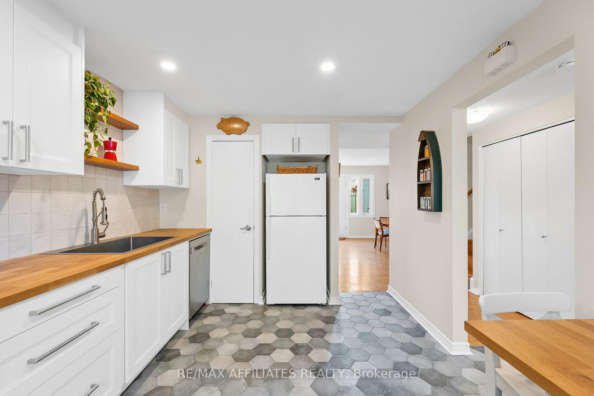 Photo 10 of 1301 Cornell Street, Ottawa, Redwood Park — HOMEH