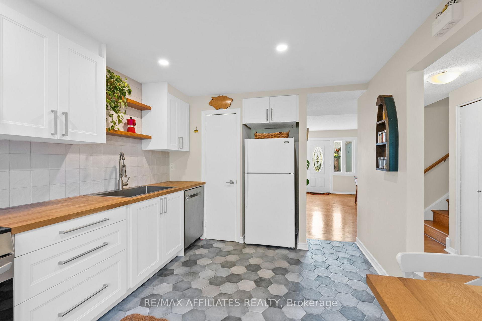 Photo 11 of 1301 Cornell Street, Ottawa, Redwood Park — HOMEH