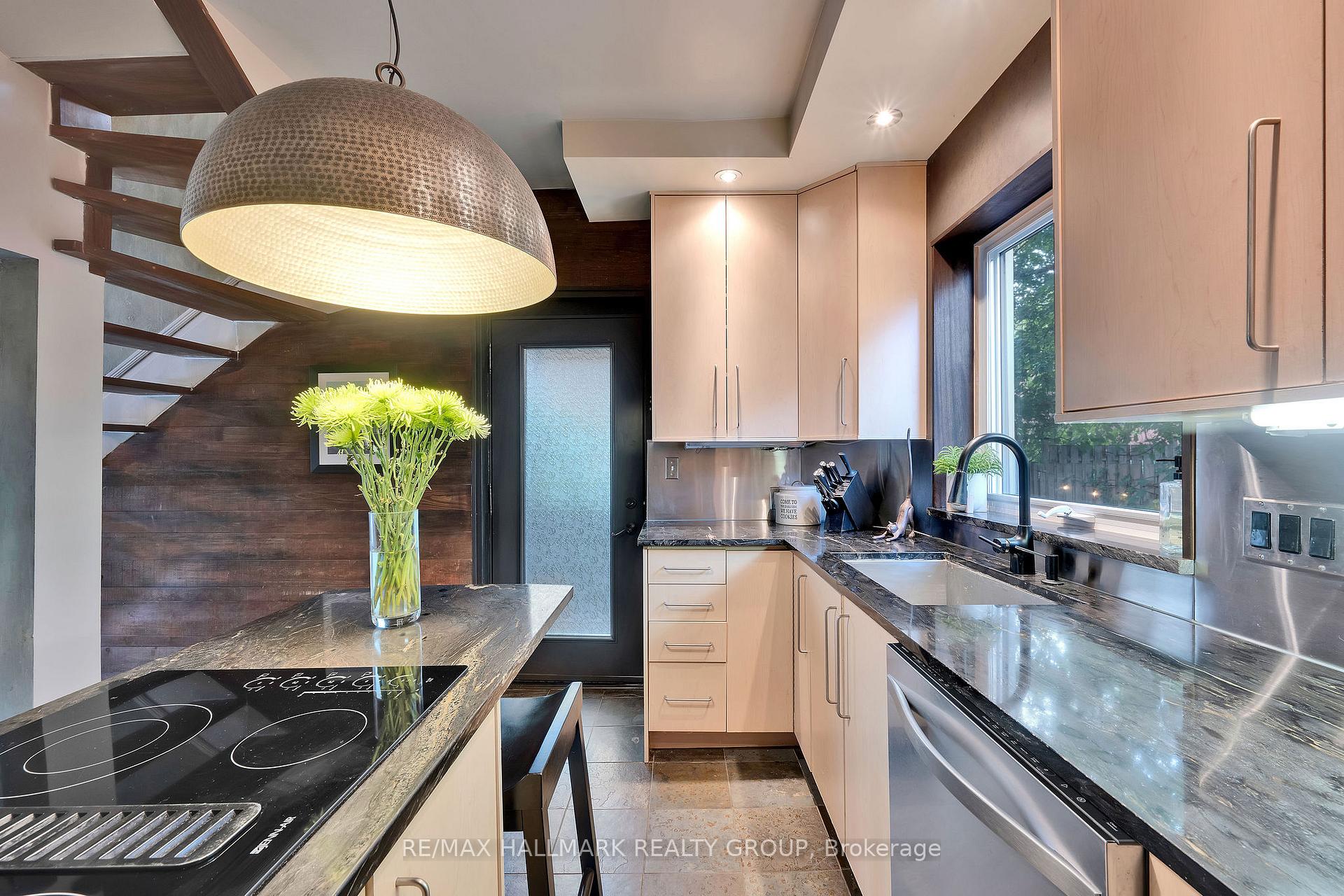 Photo 9 of 376 Lyon Street N, Ottawa, Ottawa Centre — HOMEH