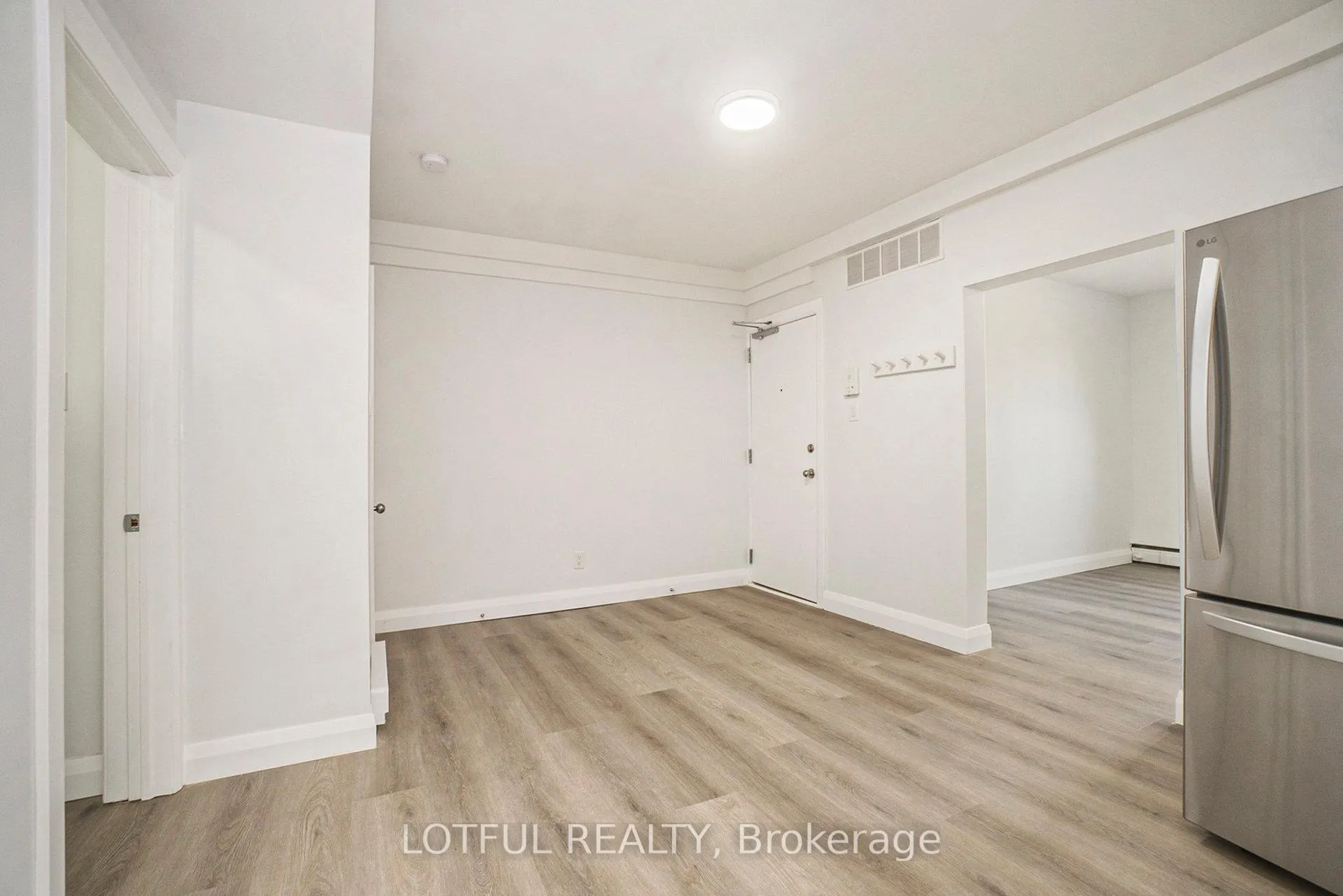 Photo 6 of Unit 1, 484 Queen Mary Street, Ottawa, Overbrook/Castle Heights — HOMEH