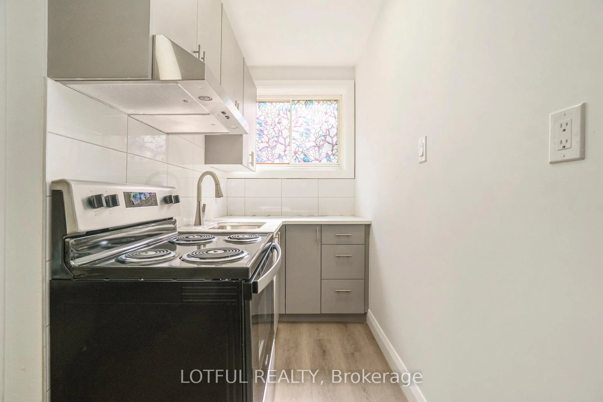 Photo 9 of Unit 1, 484 Queen Mary Street, Ottawa, Overbrook/Castle Heights — HOMEH