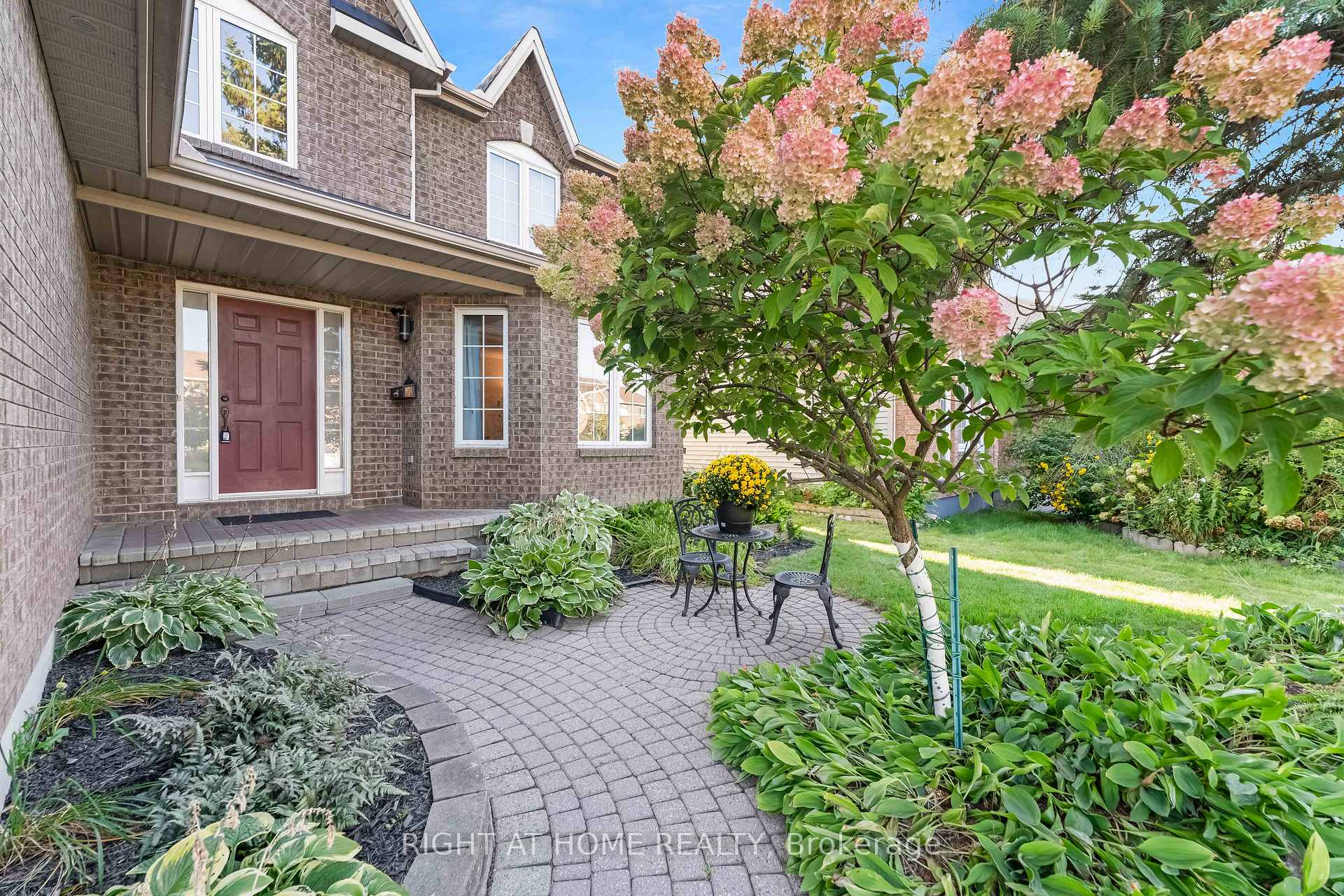 Photo 2 of 6196 Ravine Way, Ottawa, Convent Glen — HOMEH