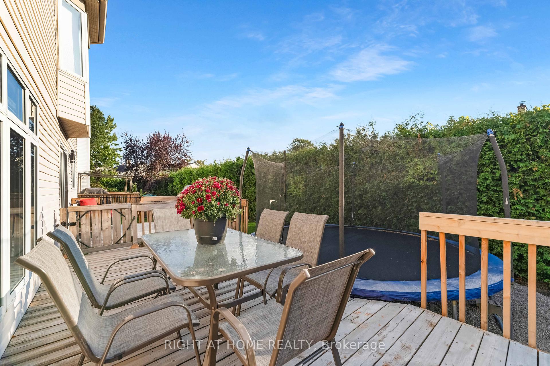 Photo 3 of 6196 Ravine Way, Ottawa, Convent Glen — HOMEH