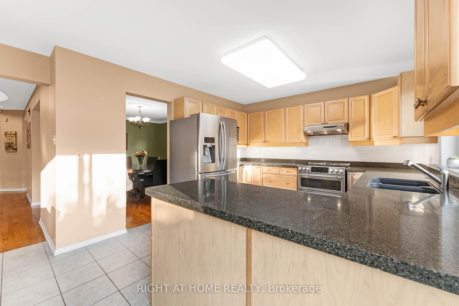 Photo 12 of 6196 Ravine Way, Ottawa, Convent Glen — HOMEH