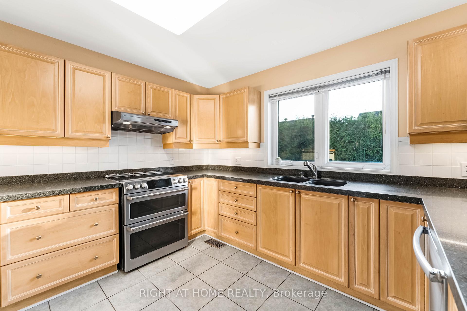Photo 13 of 6196 Ravine Way, Ottawa, Convent Glen — HOMEH