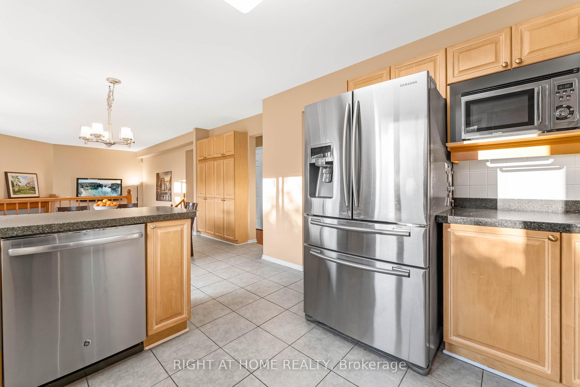 Photo 14 of 6196 Ravine Way, Ottawa, Convent Glen — HOMEH