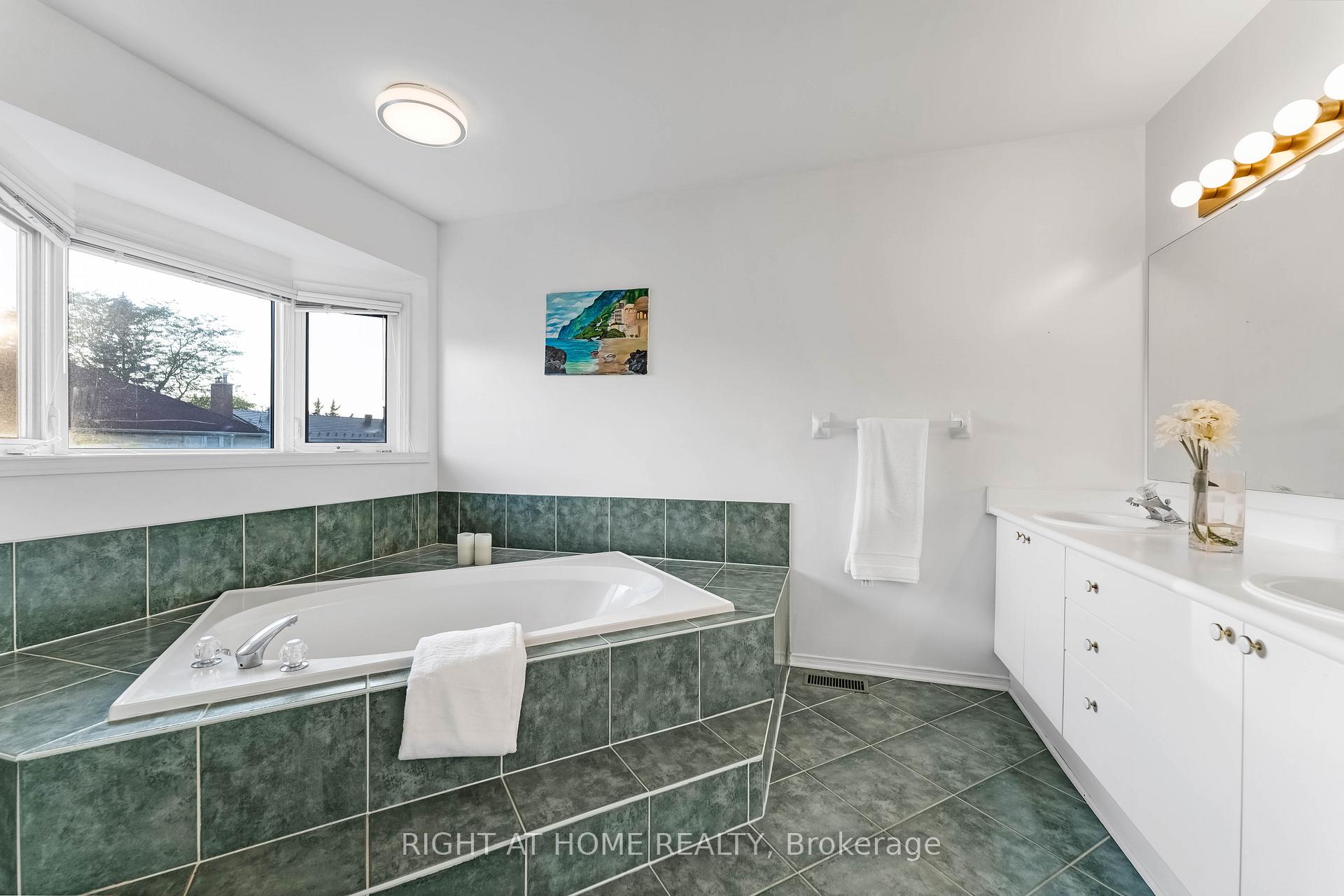 Photo 24 of 6196 Ravine Way, Ottawa, Convent Glen — HOMEH