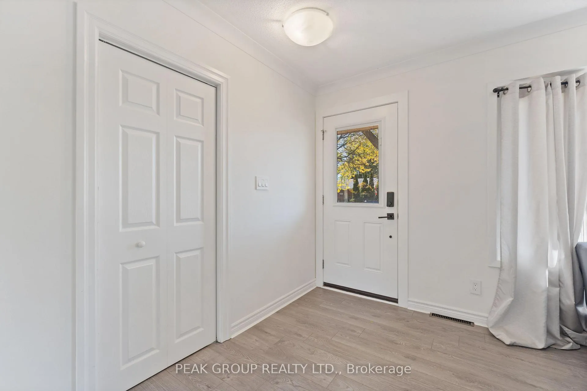 Photo 5 of 8816 Roosevelt Street, Niagara Falls, Chippawa — HOMEH
