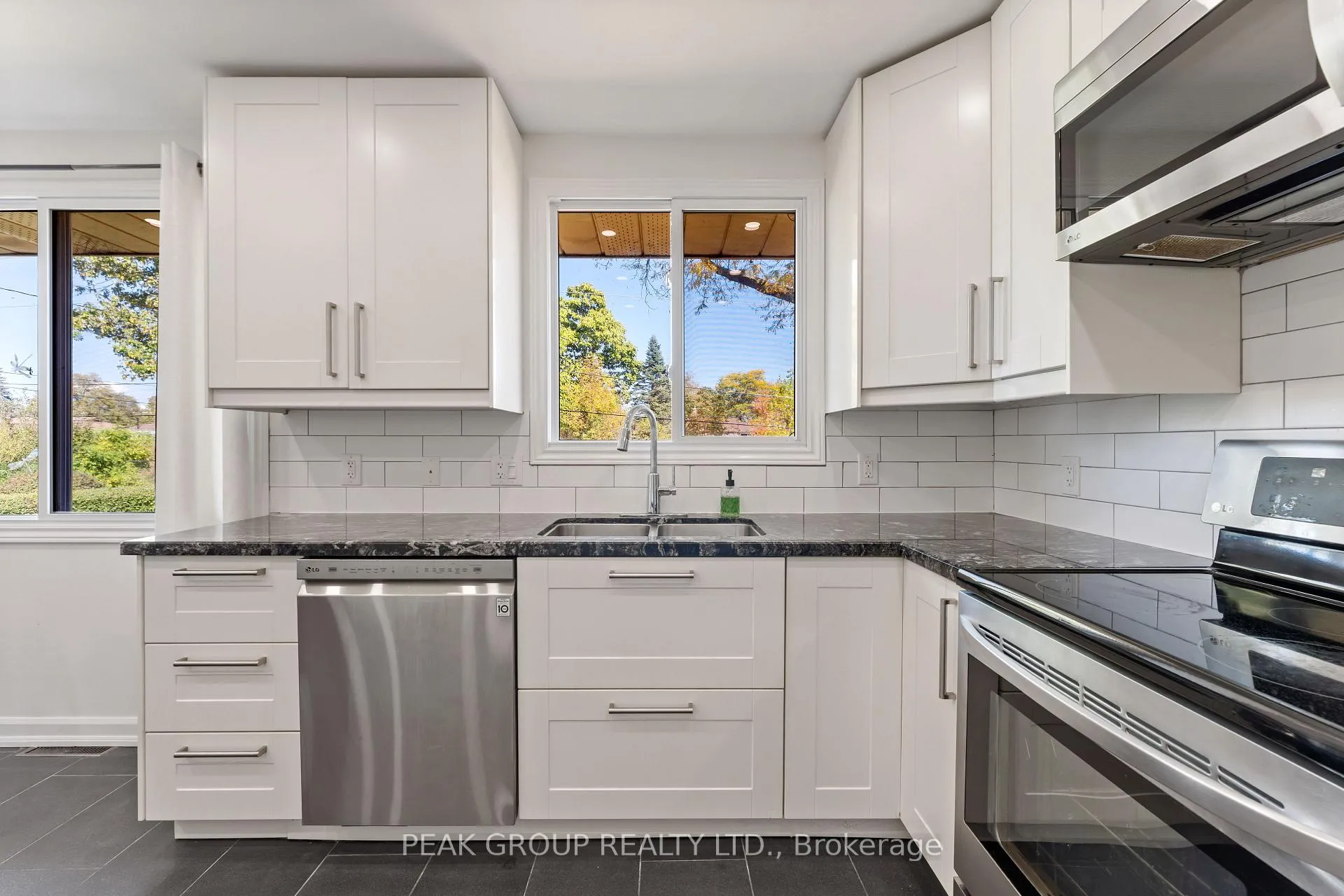 Photo 11 of 8816 Roosevelt Street, Niagara Falls, Chippawa — HOMEH