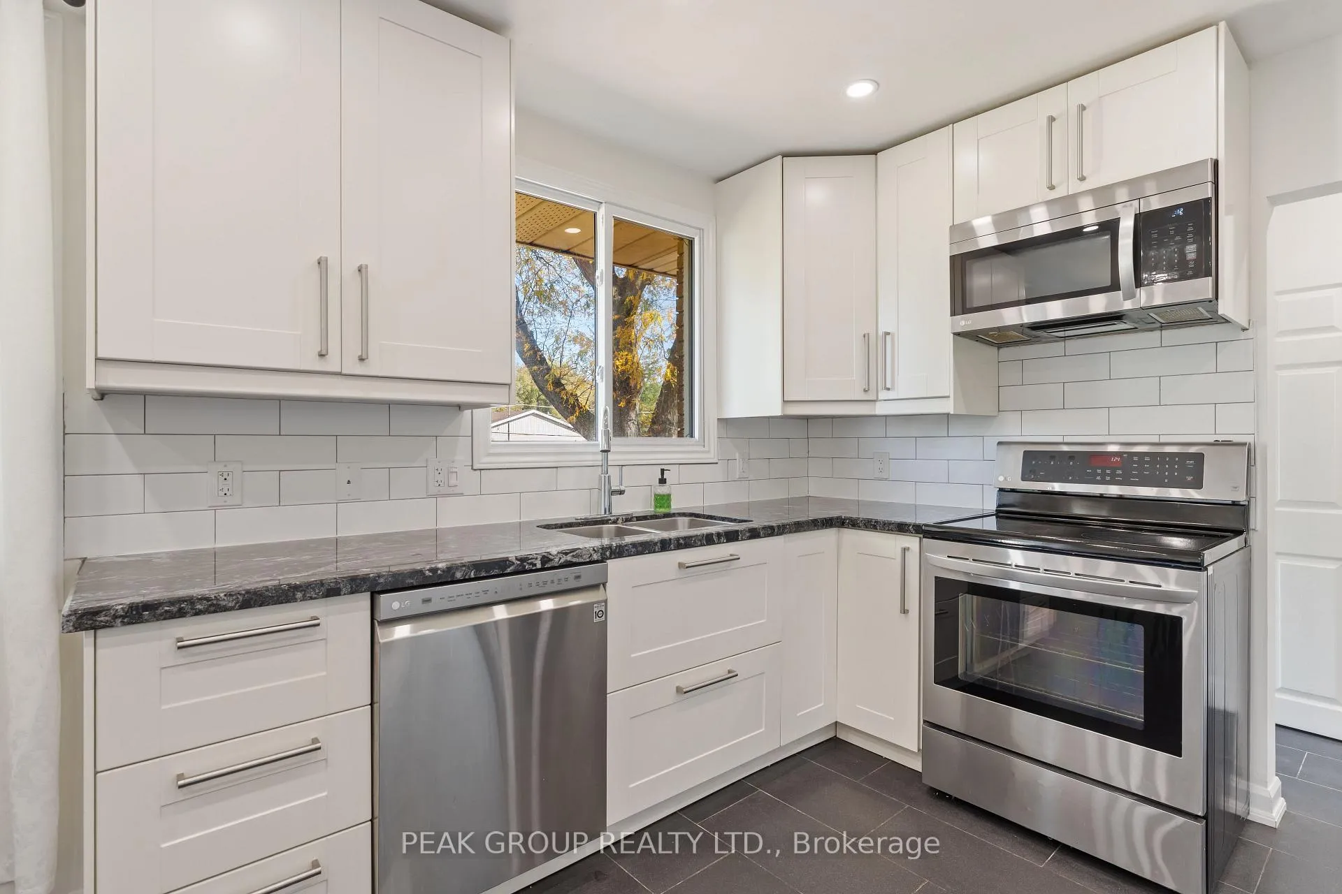 Photo 12 of 8816 Roosevelt Street, Niagara Falls, Chippawa — HOMEH