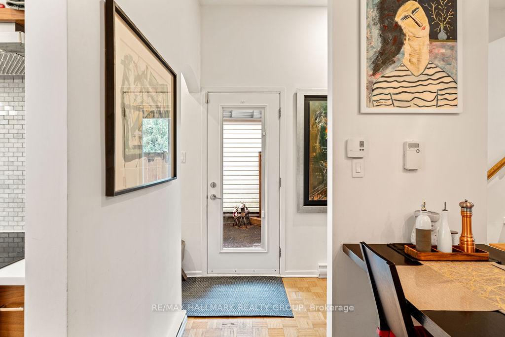 Photo 3 of 43 Noel Street, Ottawa, Lindenlea — HOMEH