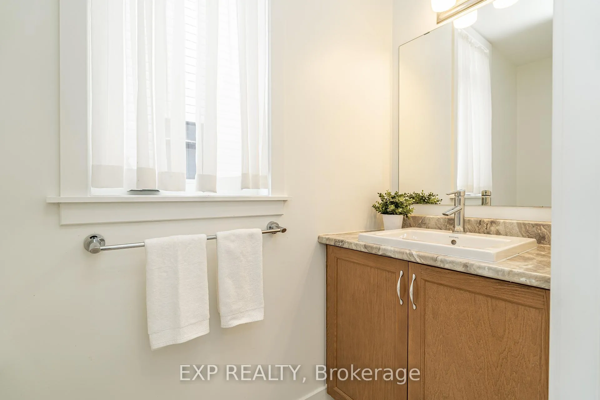 Photo 4 of 914 Alvarez Lane, Ottawa, Leitrim — HOMEH