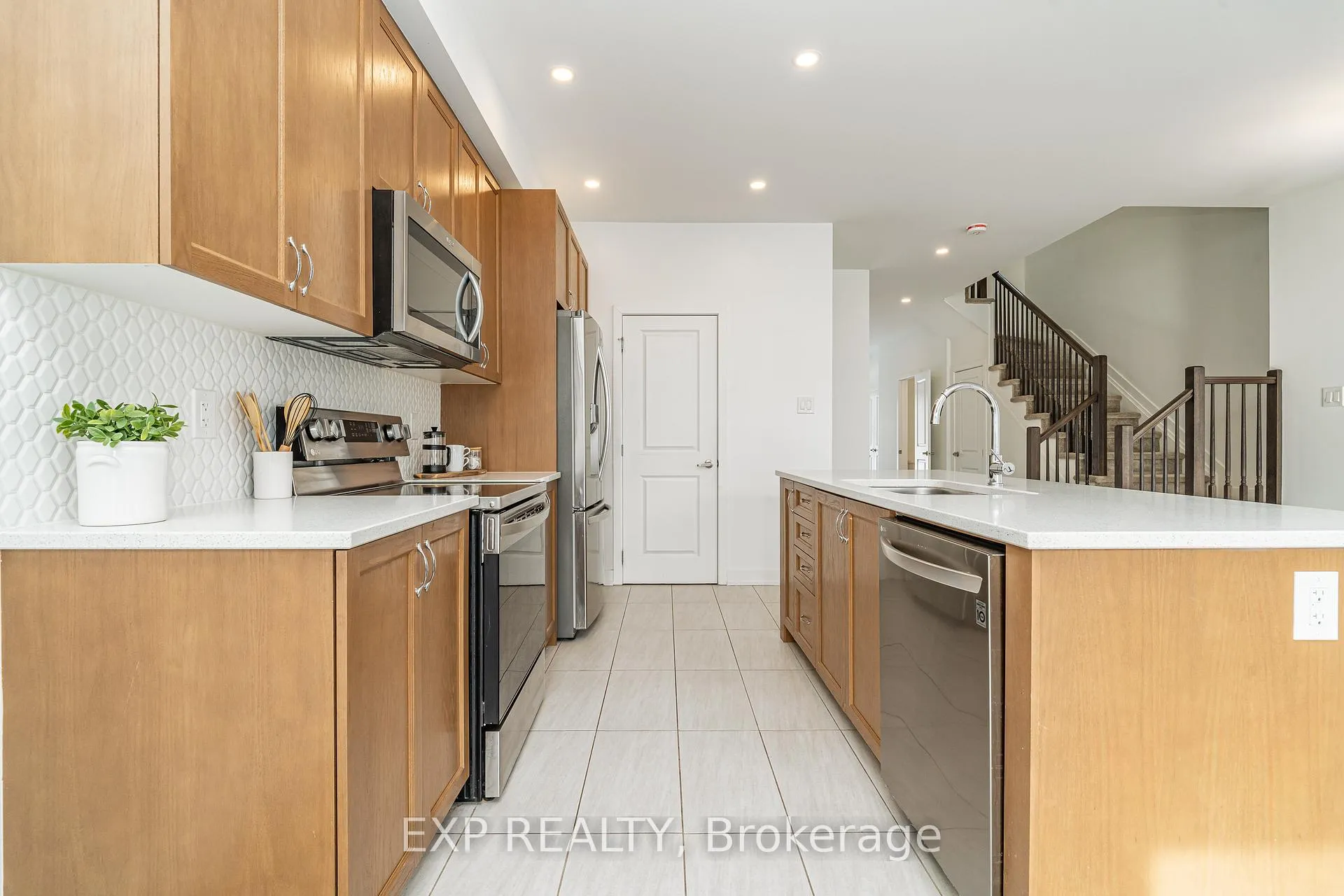 Photo 12 of 914 Alvarez Lane, Ottawa, Leitrim — HOMEH