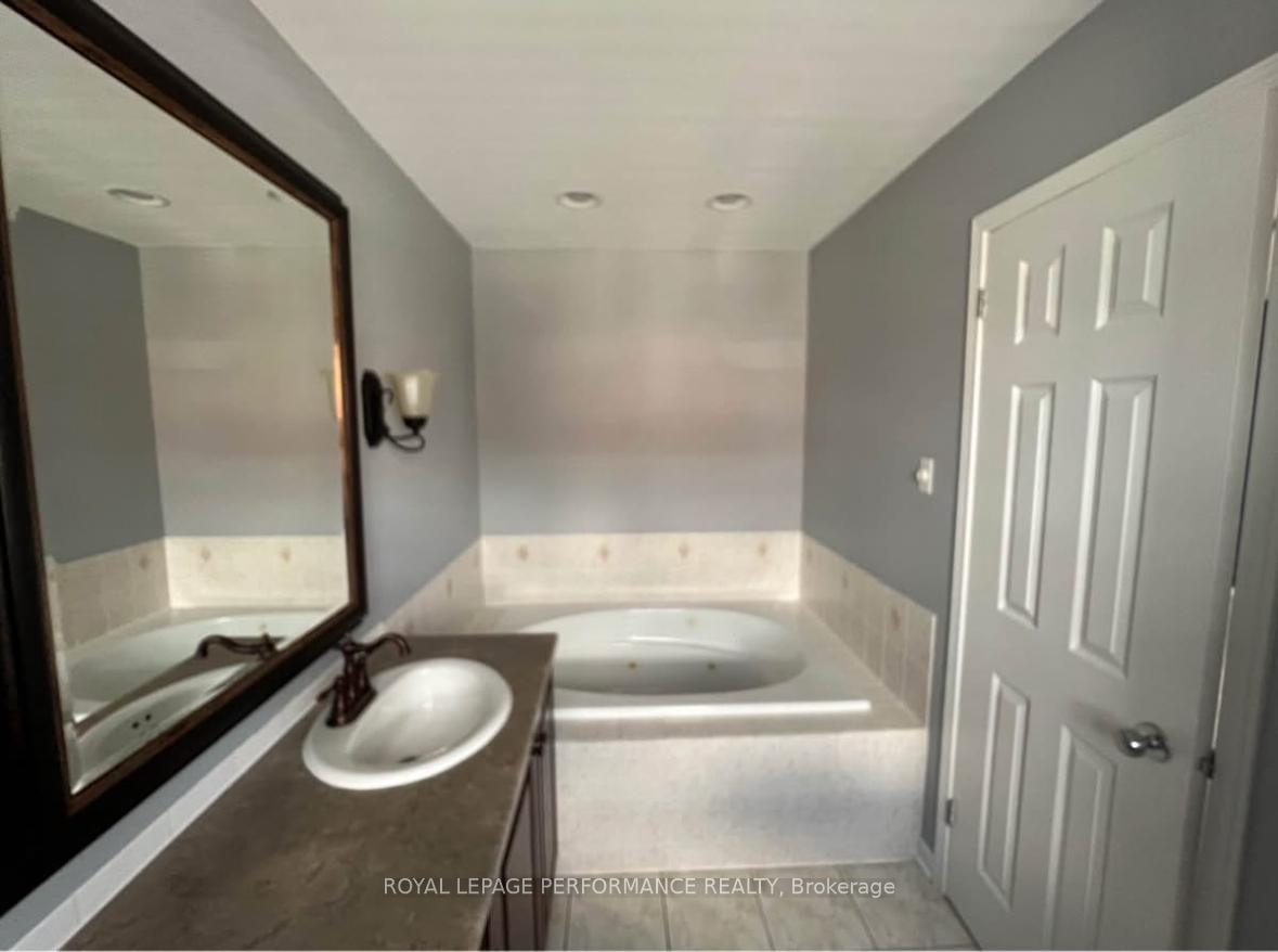 Photo 8 of 521 Louis Toscano Drive, Ottawa, Avalon East — HOMEH