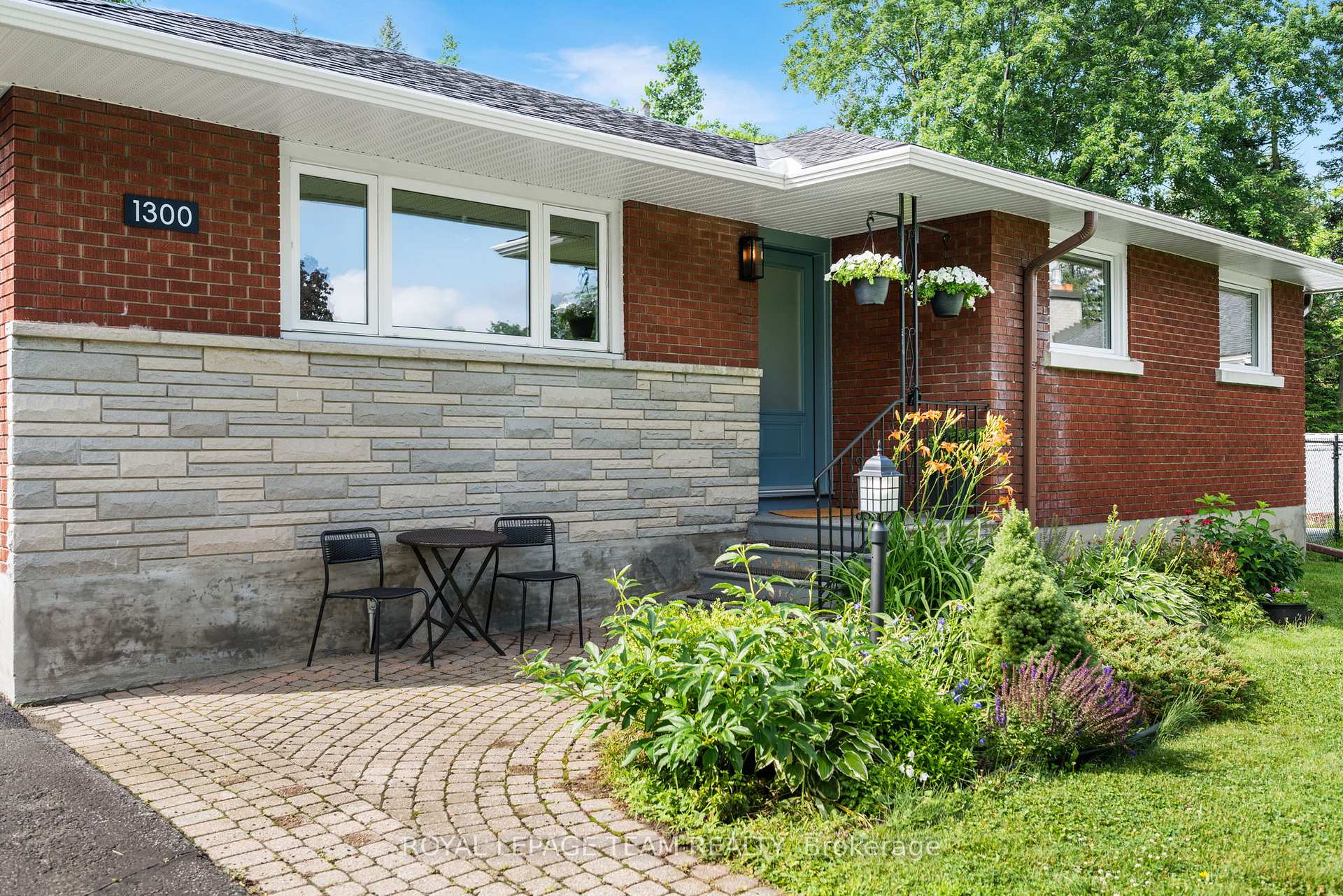 Photo 2 of 1300 Adirondack Drive, Ottawa, Kenson Park — HOMEH
