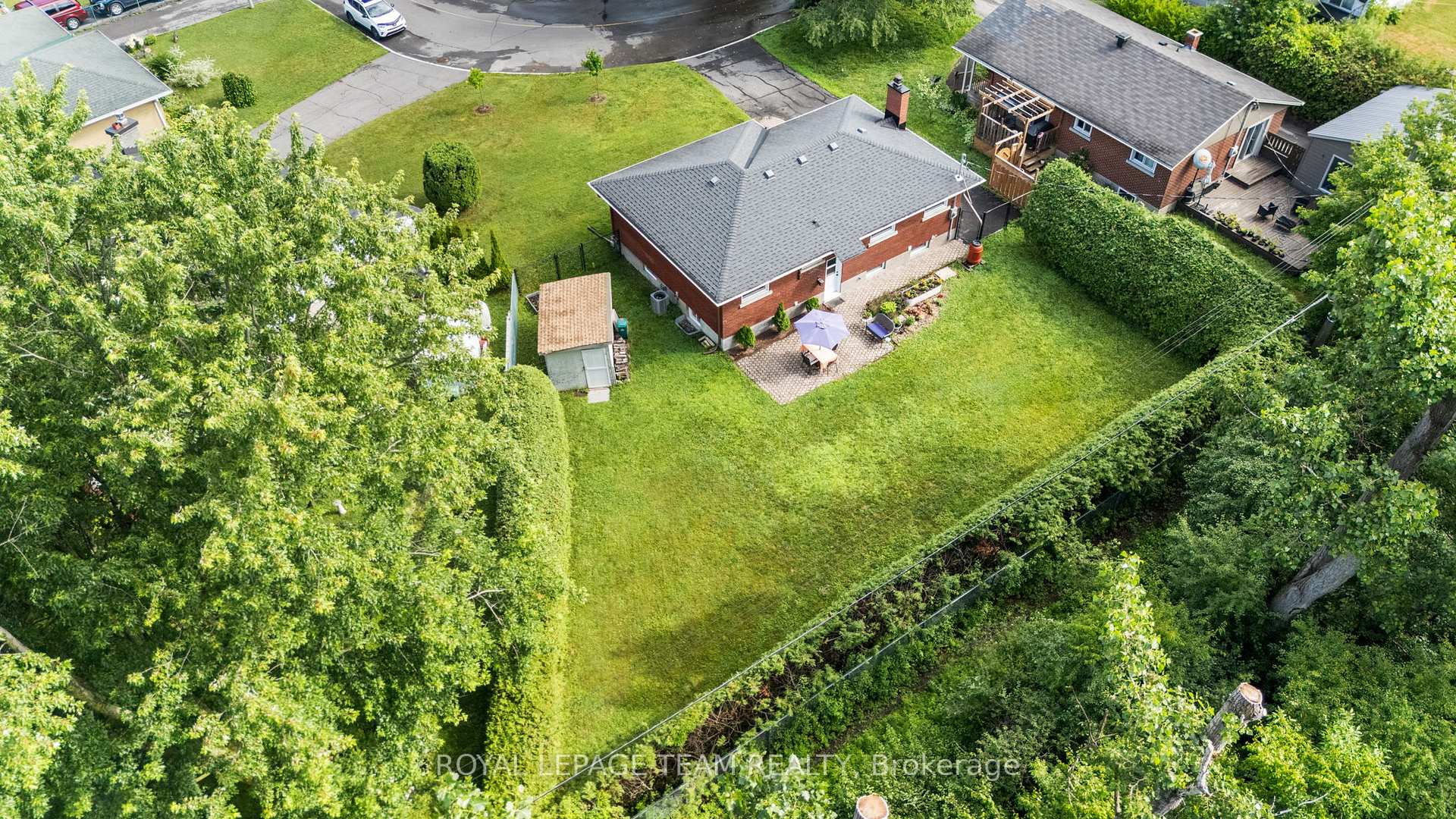 Photo 3 of 1300 Adirondack Drive, Ottawa, Kenson Park — HOMEH