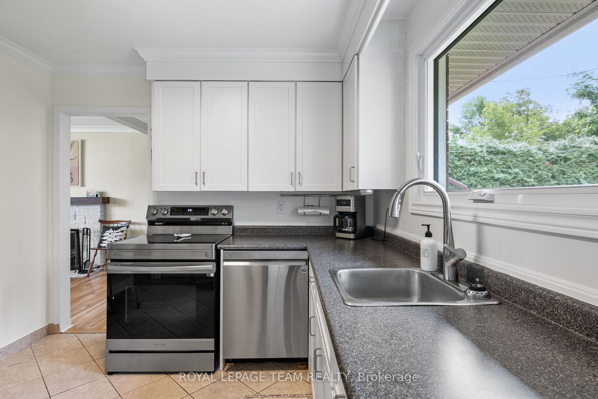 Photo 12 of 1300 Adirondack Drive, Ottawa, Kenson Park — HOMEH